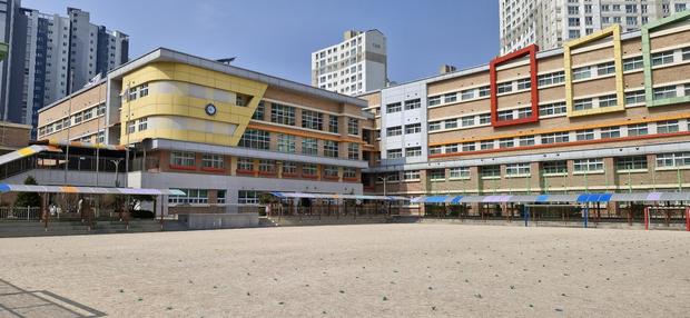 화성중학교 운동장 마사토 보충 공사, 케이스터디움으로 혁신적인  운영 시스템 구축! 관련 이미지