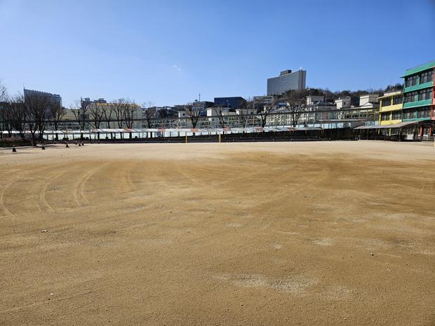화성중학교 운동장 다짐작업, 케이스터디움이 핵심! 안전하고 수명 연장 전문 시공 관련 이미지