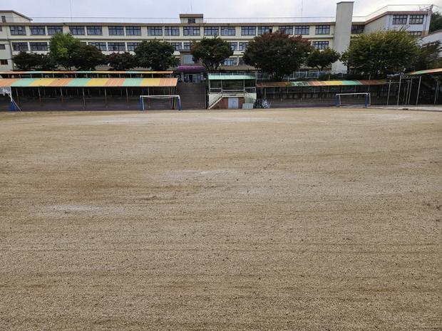 칠곡중학교 운동장 롤러 작업: 전문가 케이스터디움, 오래된 시설부터 신속하고 안전하게...