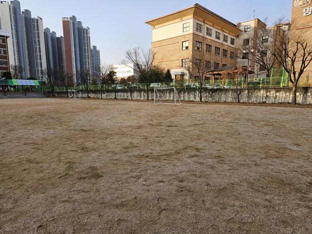 케이스터디움, 구미고등학교 운동장 표면 정비로 혁신적인 시공 완성! 관련 이미지