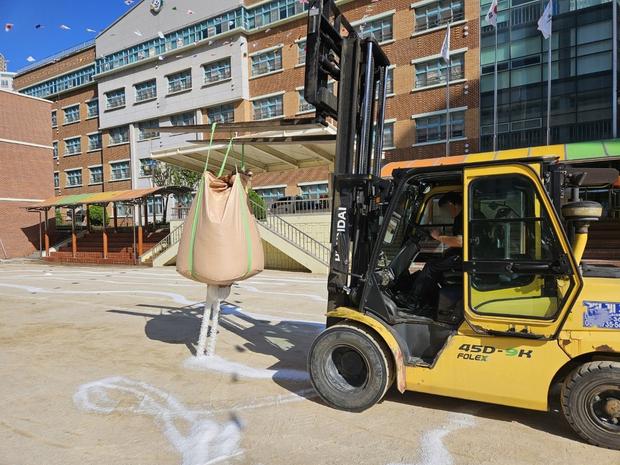 부산초등학교 운동장 마사토 충진공사, 케이스터디움으로 혁신적인 시설! 관련 이미지