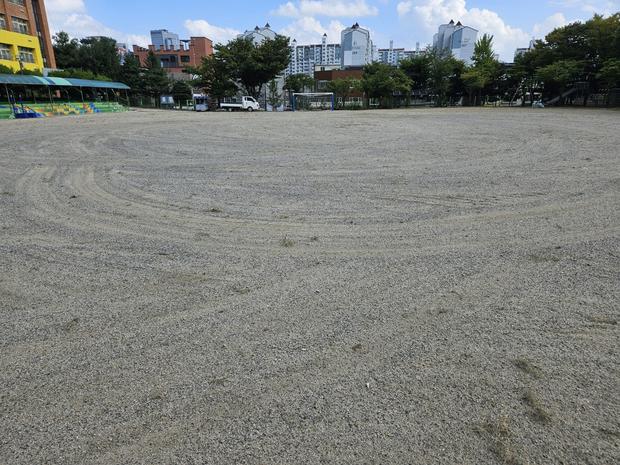 성산읍고등학교 운동장 마사토 충진 공사: 전문 시공으로 건축물 오류 방지 & 안정성 확보! 관련 이미지
