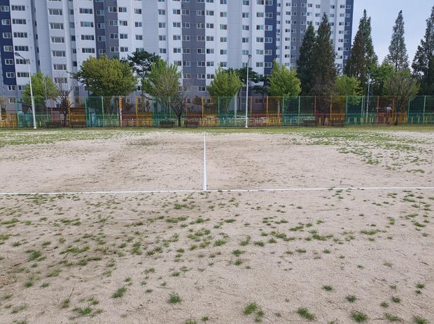 공주중학교 운동장 소금살포 ?️ 전문 시공으로 최상의 놀이터 만들기! 관련 이미지