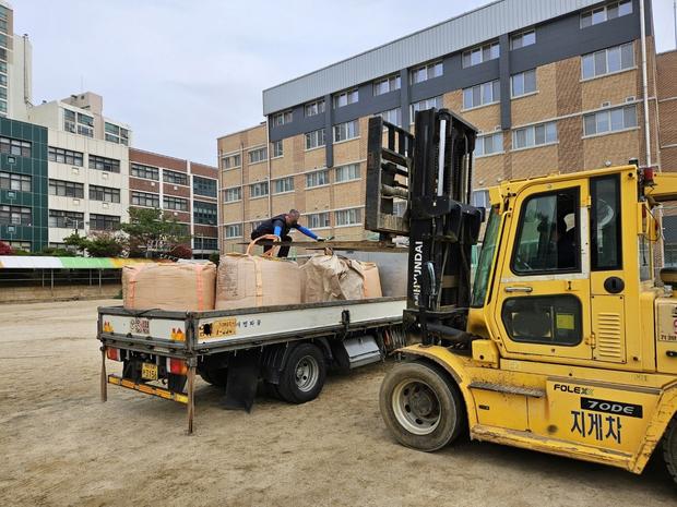 삼척고등학교 운동장 잡초 제거: 전문 케이스터디움으로 깨끗하고 건강한 공간 만들기 관련 이미지