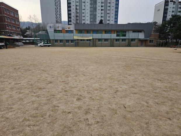 금산초등학교 운동장, 케이스터디움으로 튼튼하고 아름다운 공원 만들어보세요! 관련 이미지