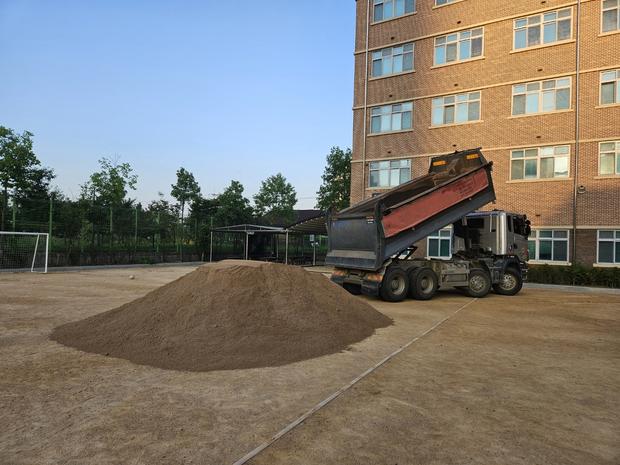 영천초등학교 운동장 포크레인 작업, 전문 시공으로 신뢰할 수 있는 장비를 만드는 핵심! 관련 이미지