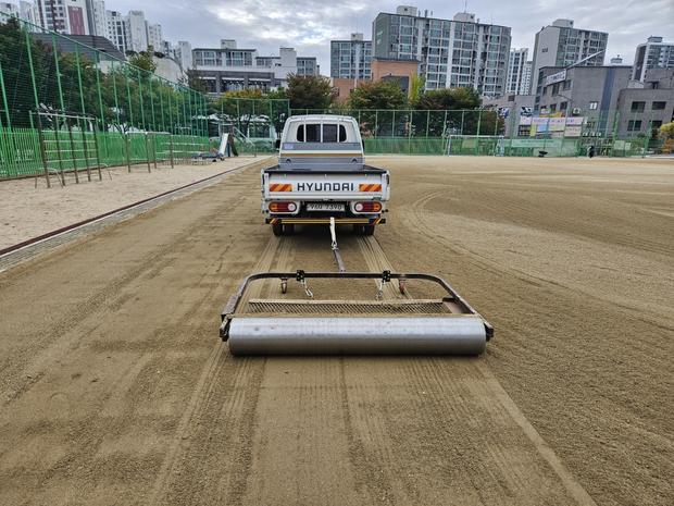 군위초등학교 운동장 재설, 1년 만에 완성! 전문 시공으로 최고 수준 쾌적 공간 만들... 관련 이미지