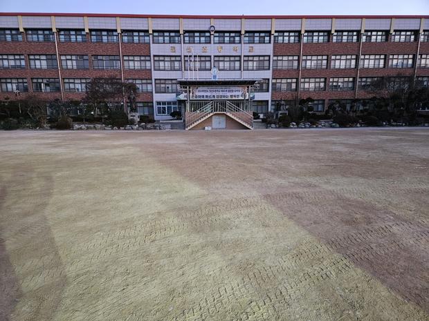 무주중학교운동장잔디제거, 케이스터디움으로 튼튼한 운동장 만들고! 관련 이미지