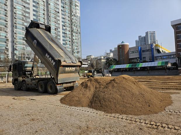 세종고등학교 운동장 다짐, 1년 만에 완벽! 케이스터디움 전문가 입증! 관련 이미지