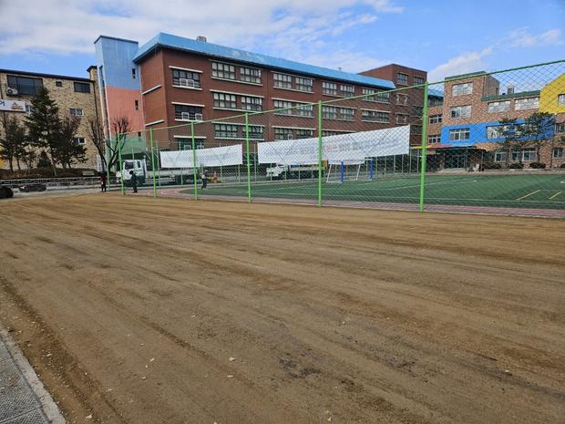 울진고등학교 운동장 라인포인트 제거: 전문 시공으로 깨끗하고 안전한 공간 만들어 보세요!
