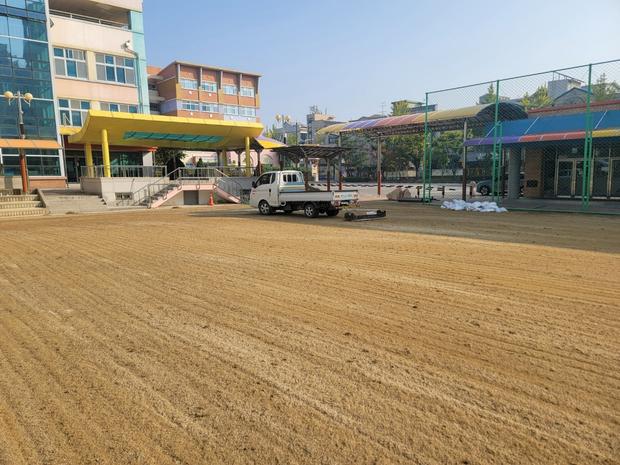 인천중학교 운동장 롤러 작업, 케이스터디움으로 최고 수준!