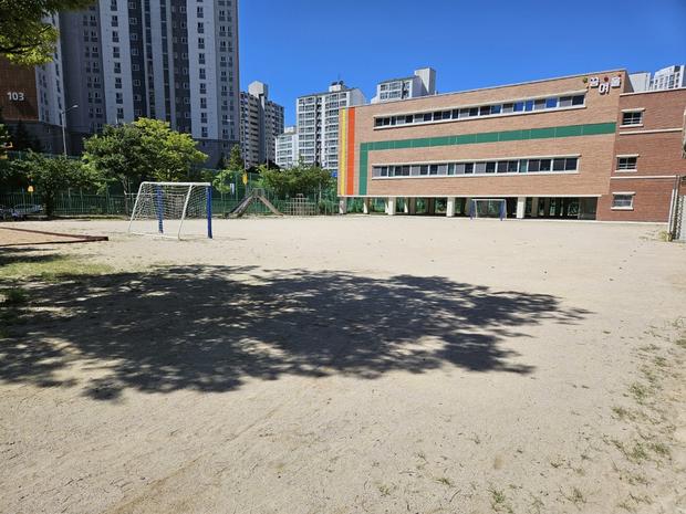 철원초등학교 운동장 재설, 전문 시공으로 뛰어난 기능 & 안전!