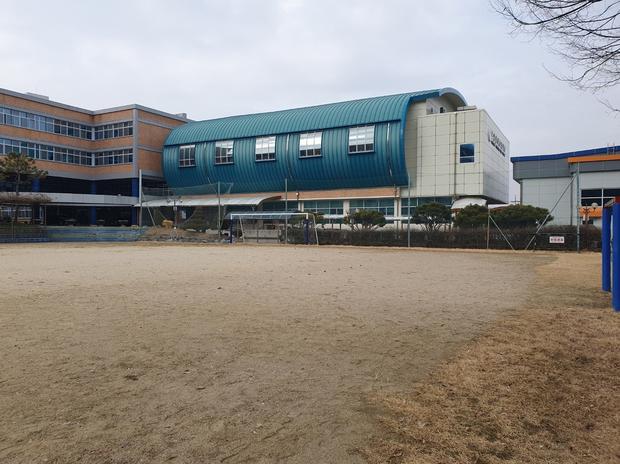 구례초등학교 운동장 라인 포인트 제거 | 학교 시설관리 전문가 케이스터디움