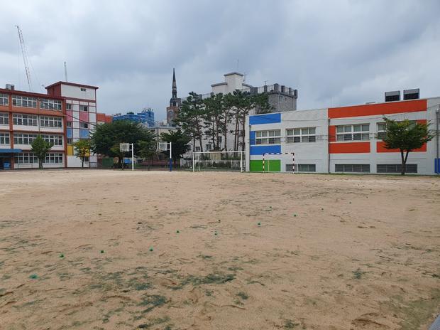 오산초등학교 운동장 마사토 충진공사, 케이스터디움으로 튼튼한 장비 만족!
