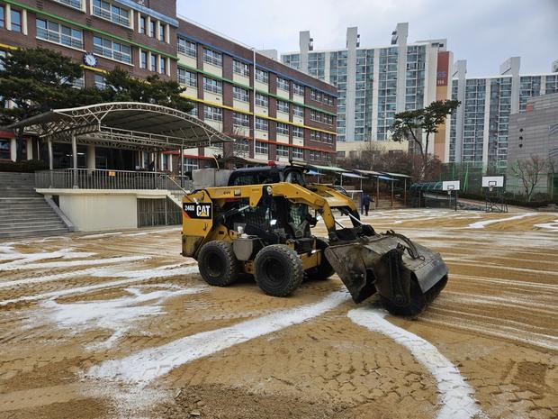 충남고등학교 운동장 다짐 작업, 전문 시공으로 완벽한 혁신! 관련 이미지