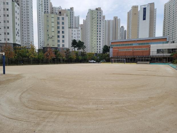 **의령중학교 운동장 마사토 보충, 케이스터디움으로 혁신적인 안정성!**