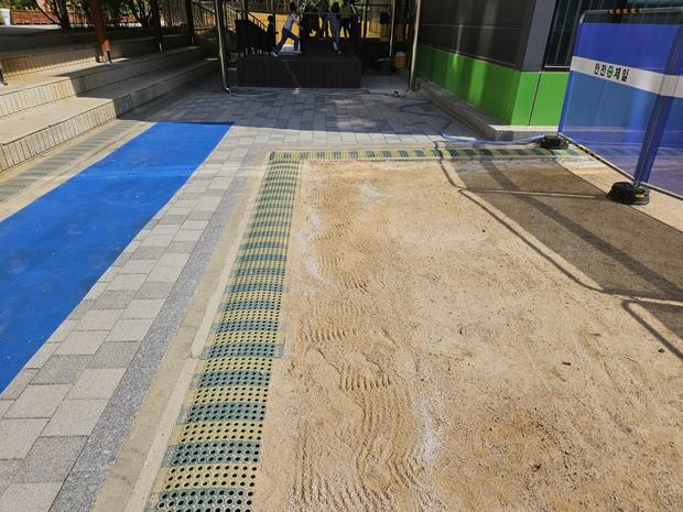 철원고등학교 운동장 라인 포인트 제거: 전문 시공으로 깨끗하고 안전한 공간 만들어 보세요!