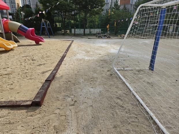 아산중학교 운동장 잔디 제거, 케이스터디움 전문가로 실력 있는 건강한 공간 만들어 드...