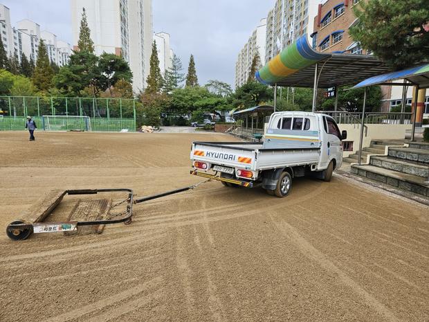 장수초등학교 운동장 그라인딩, 깨끗한 공간으로 아이들의 행복을 더합니다! 관련 이미지