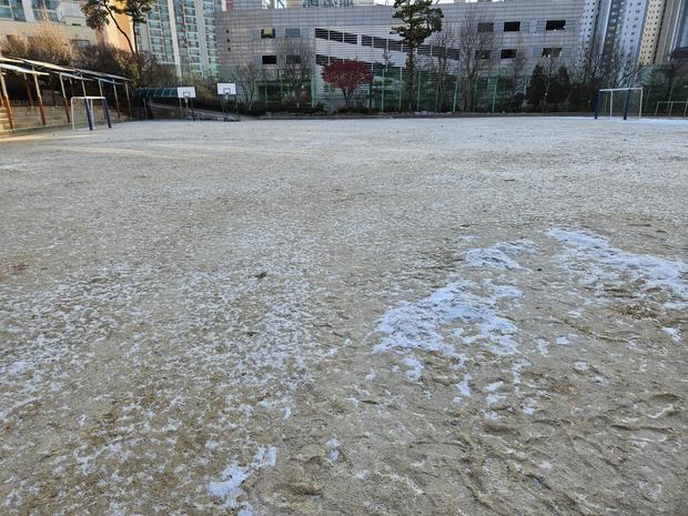 장수초등학교 운동장 그라인딩, 깨끗한 공간으로 아이들의 행복을 더합니다!