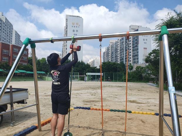 상주병설유치원 운동장 그네 교체, 탁월한 기술력으로 안전하고 장시간 사용 가능! 관련 이미지