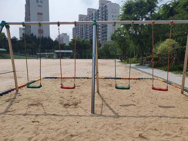 학교 놀이 시설 그네 교체, 화성병설유치원에 신뢰를 더하세요!