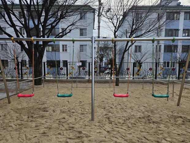 당진병설유치원 운동장 그네 교체, 전문 시공로 놀라운 변화!