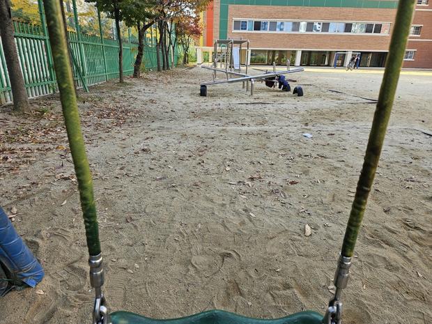 천안초등학교 놀이터 그네 교체 ?️ 안전하고 오래도록, 케이스터디움으로! 관련 이미지