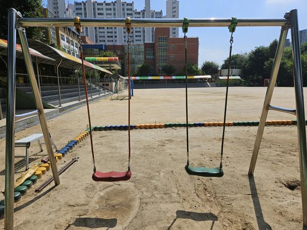 완주초등학교 놀이터 교체: 전문 시공으로 안전하고 즐거움 최우선!