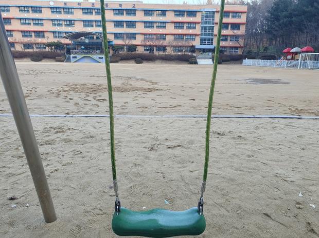 연천병설유치원 운동장 그네 교체, 혁신적인 시공으로 보다 안전하고 쾌적한 환경 마련!