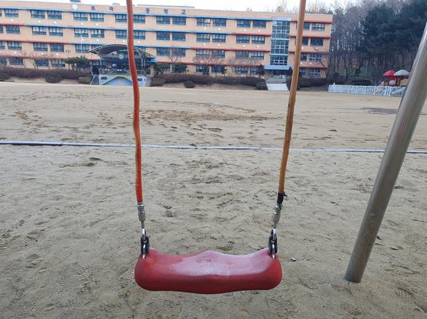 학교 놀이 시설, 그네 교체! 안전 & 뛰어난 케이스터디움으로 보다 풍요로운 학원 만들기