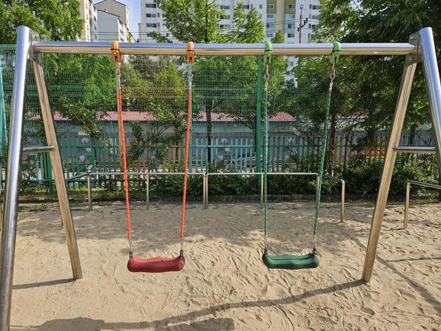 양산어린이집 운동장 그네 교체, 딱 1회로 완벽! 케이스터디움으로 안전하고 고품질 공사! 관련 이미지