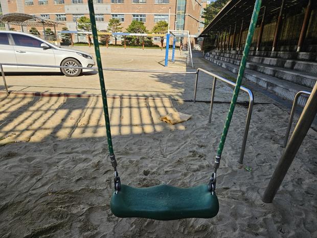 통영초등학교 놀이터 교체, ?  "최신 기술로 보다 안전하고 장르를 고려한 설계!"
