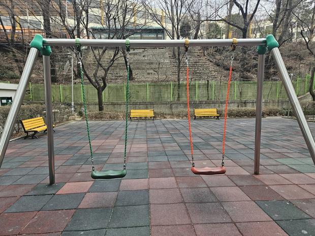 동두천어린이집놀이터 그네 교체, 혁신 기술로 안전하고 지속가능한 놀이터를! 관련 이미지