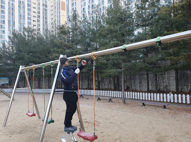 고성어린이집운동장, 그네 교체 ⚠️  제대로 해줘야 할까요? 관련 이미지
