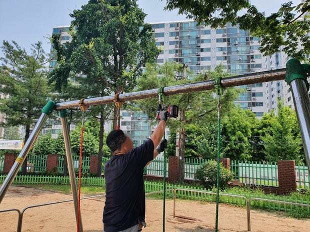 화천병설유치원 놀이터 그네 교체,  전문 시공으로 안전하고 쾌적한 환경 만들어 줄까? 관련 이미지
