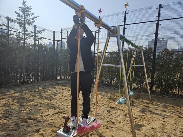 진안병설유치원 운동장 그네 교체, 걱정 끝! 전문 시공으로 안전하고 장기적인 사용