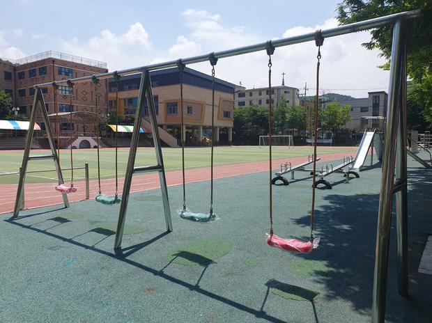 공주병설유치원 운동장 교체? ? 전문 시공로 안전하고 강력한 장비를 만들어보세요!