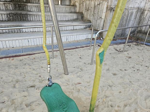 부산초등학교 놀이터 그네 교체, 믿음직한 전문가 케이스터디움으로 안전하고 장르에 맞는...