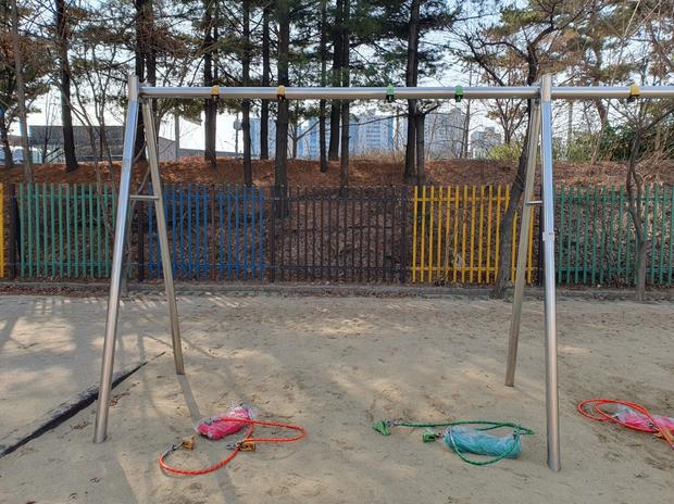 충주초등학교 운동장 그네 교체:  ? 믿을 수 있는 전문가로부터 최고의 결과를 위한 ...