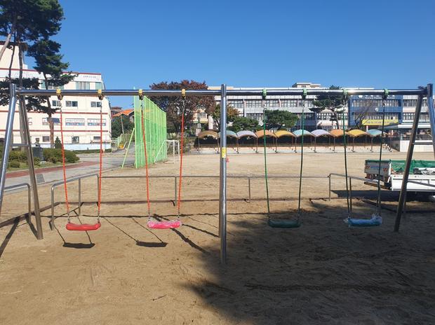사천초등학교 놀이 시설 교체 ?  전문 케이스터디움으로 건설 안전과 장기적인 효율성!