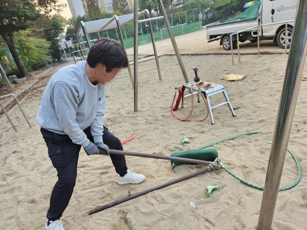 청도어린이집운동장 그네 교체 | 학교 시설관리 전문 케이스터디움!
