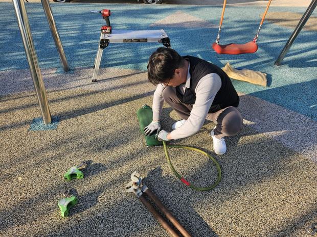 하남초등학교 놀이터 그네 교체: 20년 전문 시공으로 깨끗하고 안전한 공간 만들기! 관련 이미지