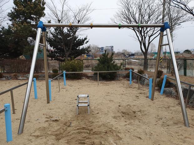 창녕초등학교 운동장 그네 교체, 이렇게 했어요! 전문 시공으로 최고의 학교 환경 만들기