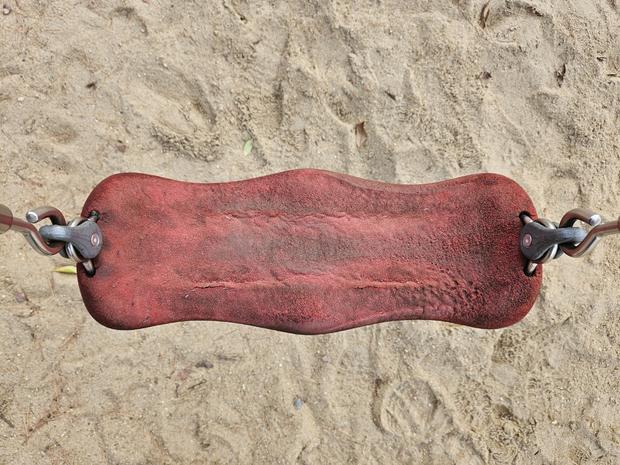 화성초등학교 운동장 그네 교체 | 전문 시공으로 최고 수준의 놀이터 만들어 보세요! 관련 이미지