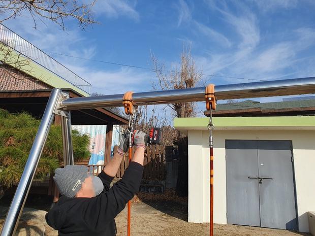 충남초등학교 운동장 그네 교체 | 전문 시공으로 튼튼한 놀이터 만들어보세요!