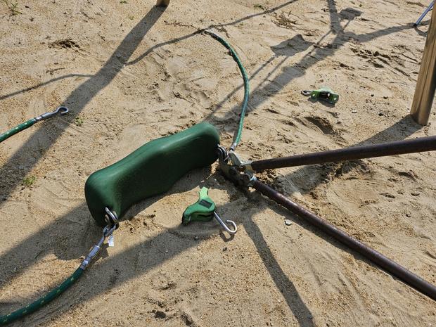 보은초등학교 운동장 그네 교체, 탁월한 전문성으로 안전하고 오래 사용 가능하게! 관련 이미지