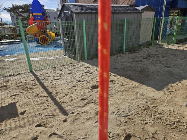 제천초등학교 놀이터 그네 교체,  ? 학교 시설 관리 전문 케이스터디움으로 신뢰감 높...