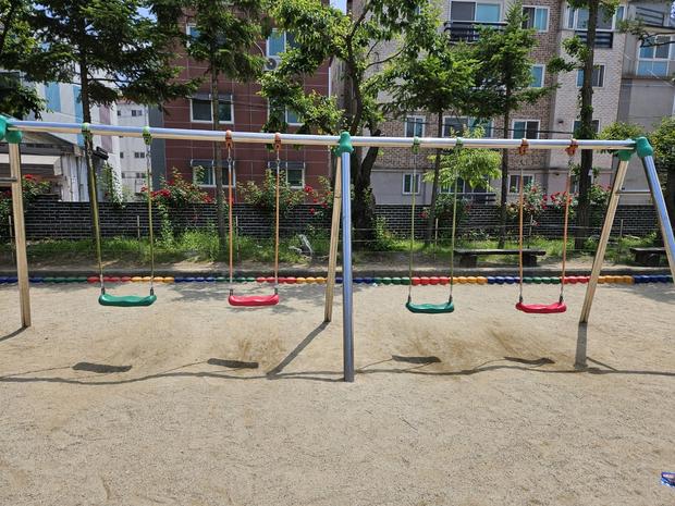 함안병설유치원 운동장 그네 교체, 안전하고 장기적인 유지 보수 전문가 케이스터디움!