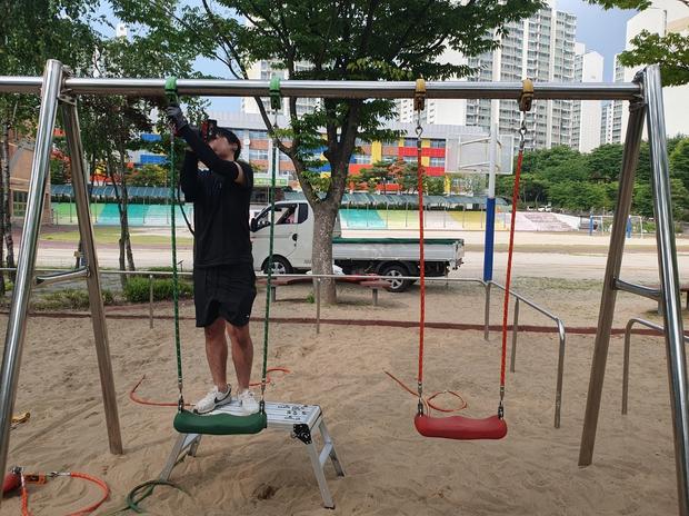 함양초등학교 놀이터 그네 교체, 20년 경험 케이스터디움으로 안전하고 장점 넘치는 놀...